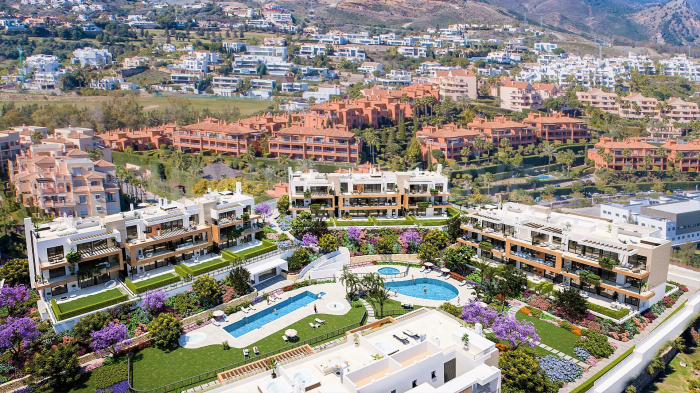 New development of luxury apartments in a prime location next to Puerto Banús