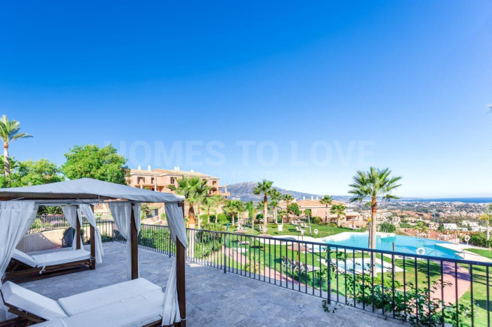 Flats with breathtaking sea views in La Alqueria, Benahavis