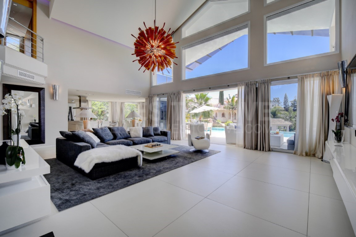 Traumhafte Villa mit fünf Schlafzimmern im exklusiven Golf Valley von Nueva Andalucia, Marbella