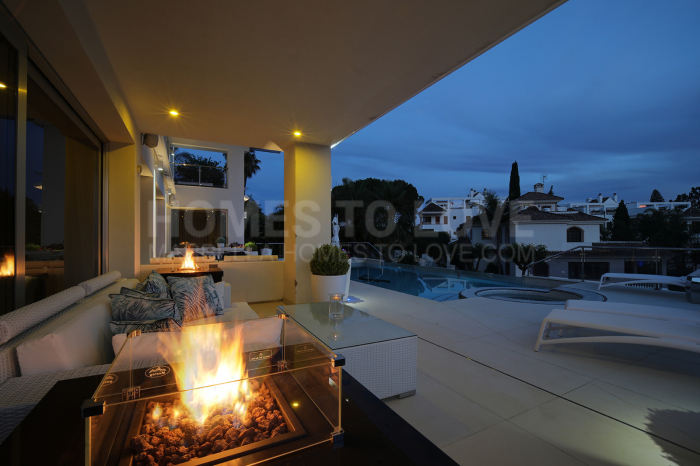 Traumhafte Villa mit fünf Schlafzimmern im exklusiven Golf Valley von Nueva Andalucia, Marbella