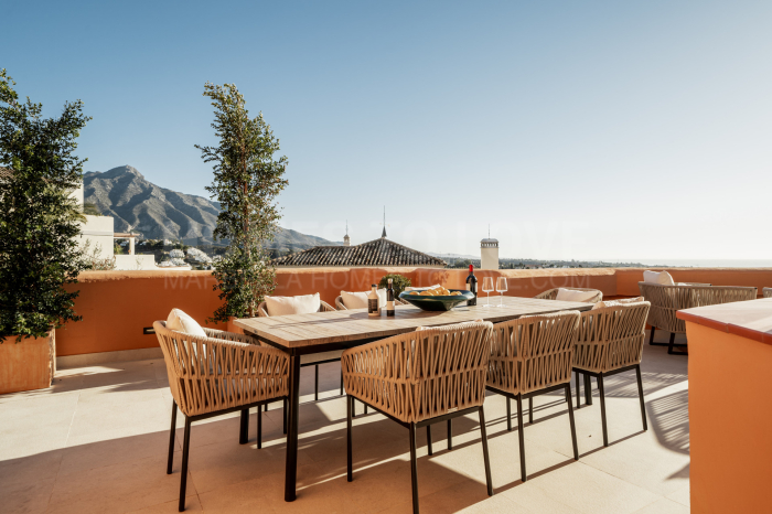 Luxurious 4 bedroom apartment in Les Belvederes with panoramic sea & mountain views