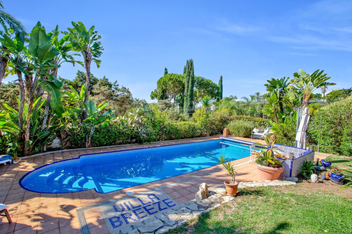 MARBESA,Luxury, perfect family Villa, 6 bed, walking distance to the beach, sea views