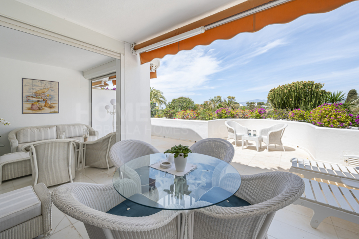 Ubicación privilegiada, lujo supremo: Apartamento en venta en Ancon Sierra, Milla de Oro de Marbella