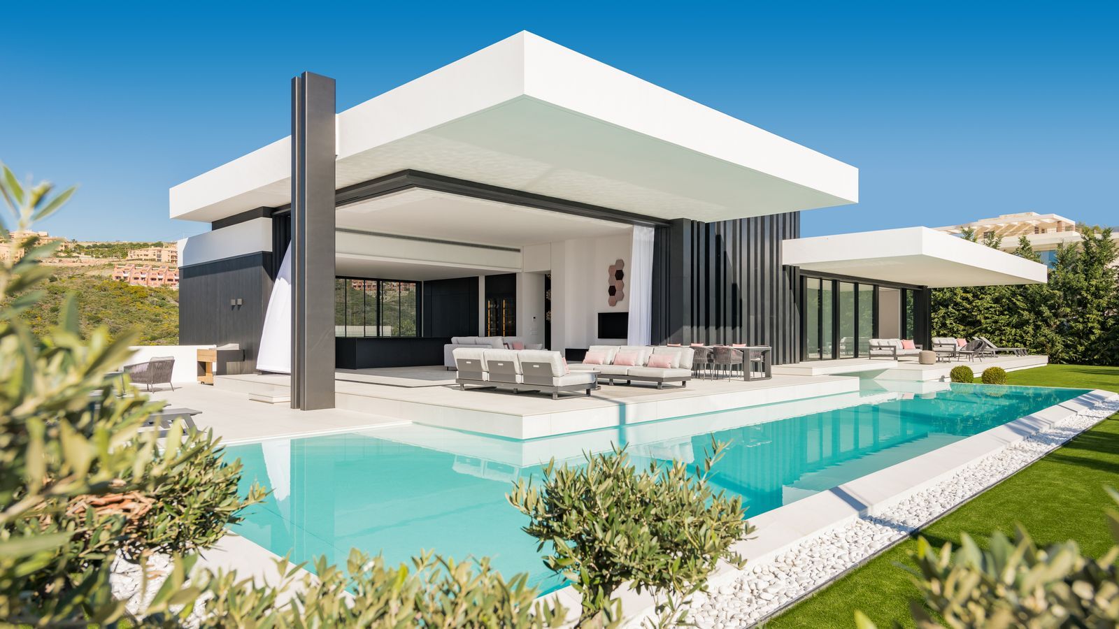 Costa del Sol’s Contemporary Allure: Boosting Property Value