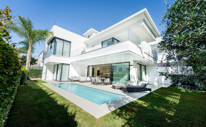 Modern Villa located in Rio Verde, Golden Mile, 100 m from the beach