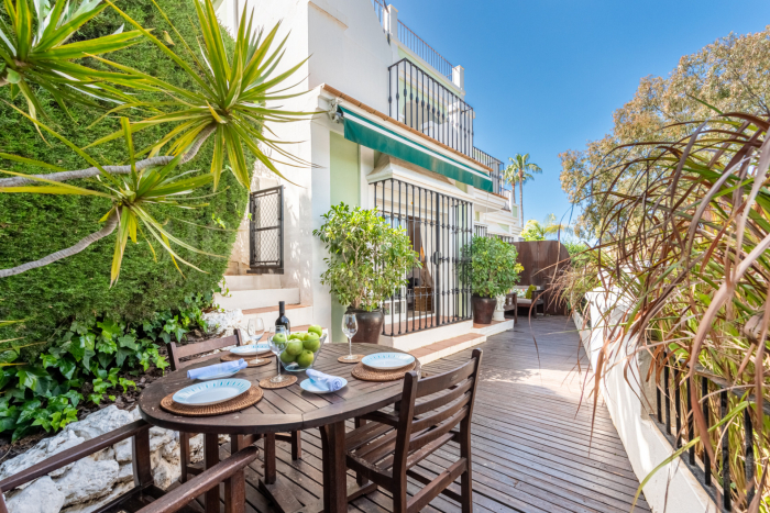 A cozy 2 bedroom townhouse located in a famous Aloha Pueblo, Nueva Andalucia.