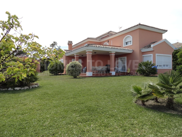 Villa en venta en Guadalobon, Estepona Oeste