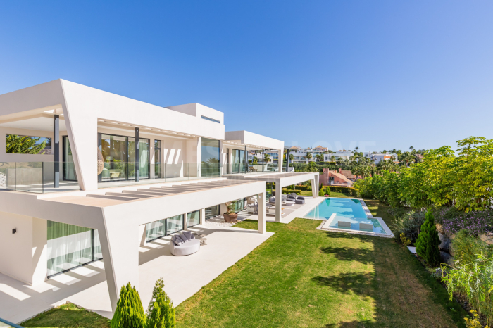 Modern brand new six bedroom villa in Haza del Conde, Nueva Andalucia