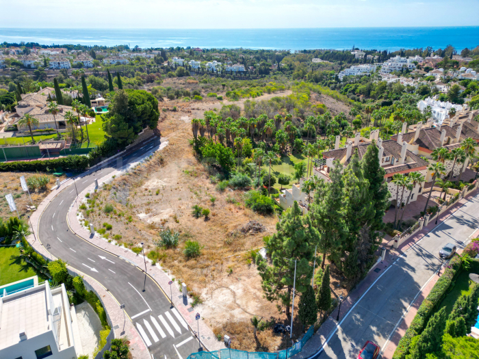 Unglaubliches Grundstück und Projekt zum Verkauf auf Marbellas Goldene Meile, Lomas de Marbella Club - mit Meerblick