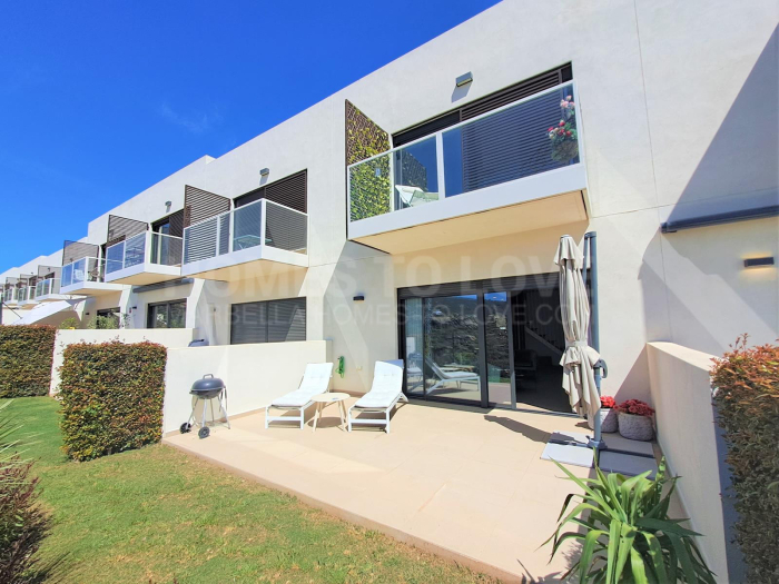 Luxury 3-bed Townhouse with sea views for sale at Majestic Heights La Paloma