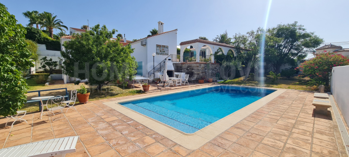 Villa mit Panoramameerblick in Puerto Romano, Estepona