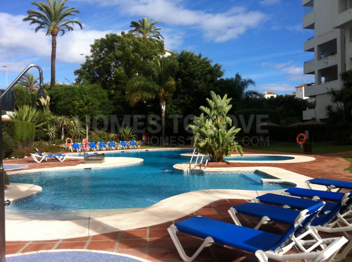 SUPER COZY APARTMENT WITH GARDEN 20 METERS THE SEA IN BANUS