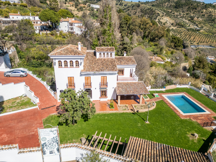 Villa for long term rent in Casarabonela