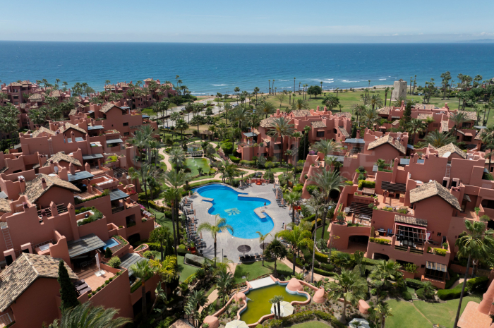 Fabulous penthouse in the beachfront luxury complex of Torre Bermeja on the New Golden Mile of Estepona!