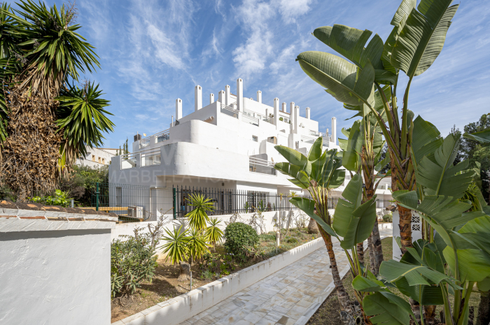 Hermoso apartamento recién renovado cerca de Puerto Banús y la playa en Nueva Andalucía, Marbella
