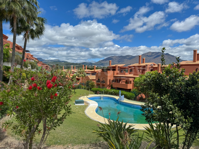 ÁTICO DÚPLEX  DE 3 DORMITORIOS CON GRANDES TERRAZAS Y VISTAS PANORAMICAS EN LA ZONA BUENAS NOCHES, ESTEPONA.