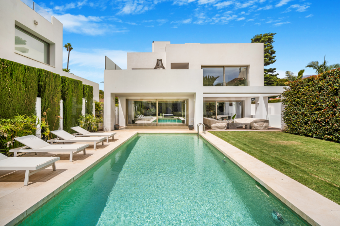 Villa for long term rent in Marbella Goldene Meile