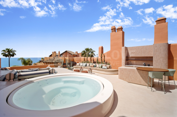 Spektakulärer Vierbettzimmer, Strand Duplex Penthouse in La Morera, Reserva de Los Monteros - mit herrlichem Meerblick