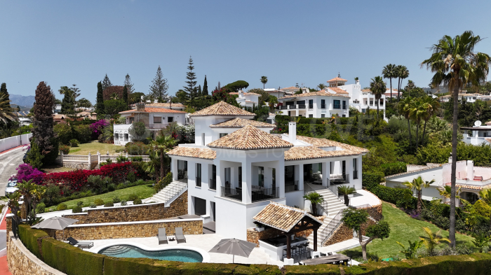 Luxusvilla mit Meerblick und hochwertigen Ausstattungen zum Verkauf in Cumbres de Elviria, Marbella Ost