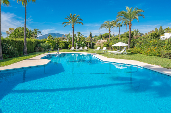 Ático elegante cerca de playas y campos de golf en venta en Ancon Sierra IV, Marbella Golden Mile