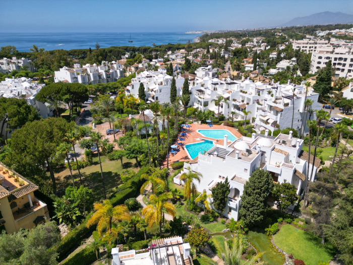 Merveilleux trois chambres, orienté sud, appartement rez-de-chaussée à Alhambra del Mar, sur le prestigieux Golden Mile de Marbella