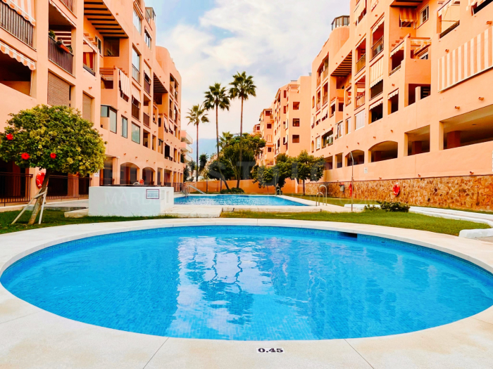 Family apartment with pool, green areas, and paddle tennis court in one of the best areas of Los Pacos, Fuengirola