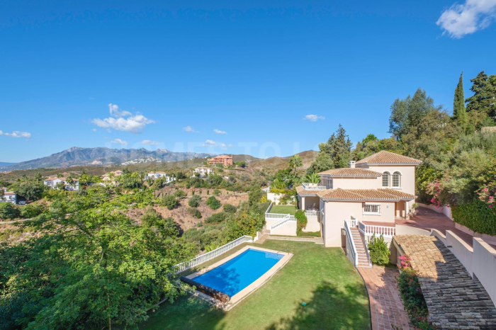 Andalusian Villa with unobstructed sea views and separate apartment - El Rosario Marbella