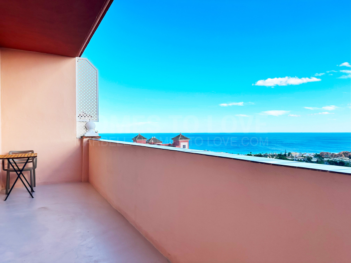 Spectacular Apartment with sea views in Duquesa Regent, Manilva