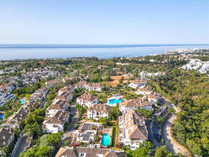 Exceptional three bedroom ground floor apartment located in the prestigious Urbanisation Monte Paraiso