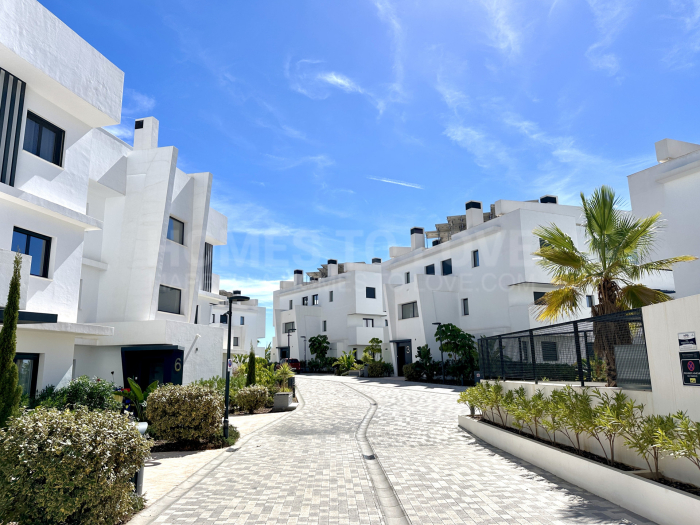 Luxury 2-bedroom Apartment in Mirador de Estepona Hills