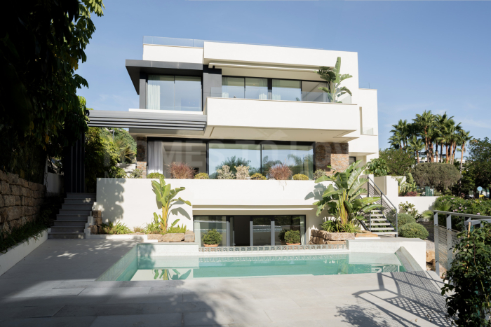 Belfry 1 - Luxurious villa in East Estepona