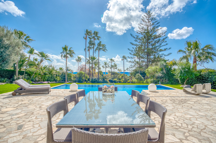 Schöne, Südlage 4-Schlafzimmer Villa in der gesuchten Gegend von Hacienda Las Chapas, Marbella